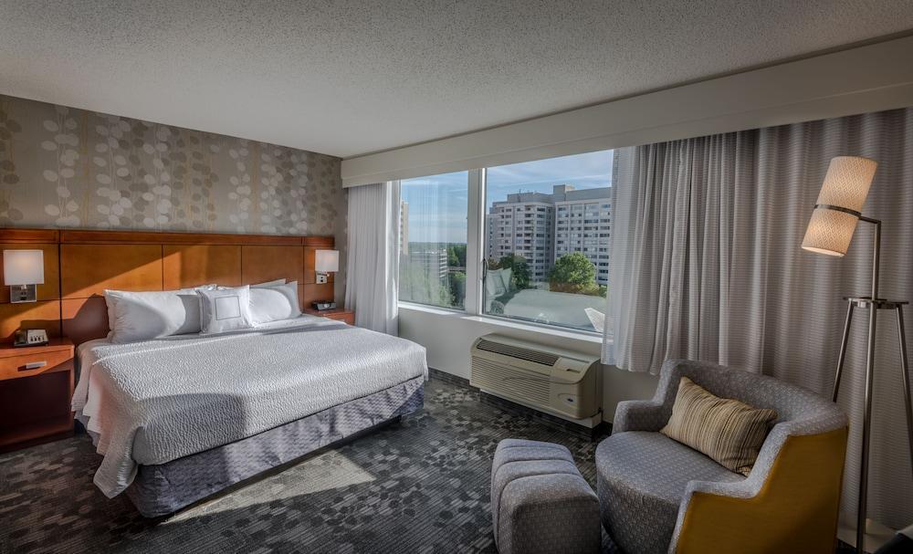 Courtyard By Marriott Chevy Chase Hotel Bethesda