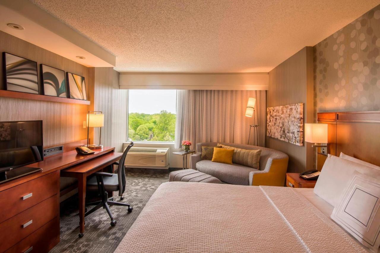 Courtyard By Marriott Chevy Chase
