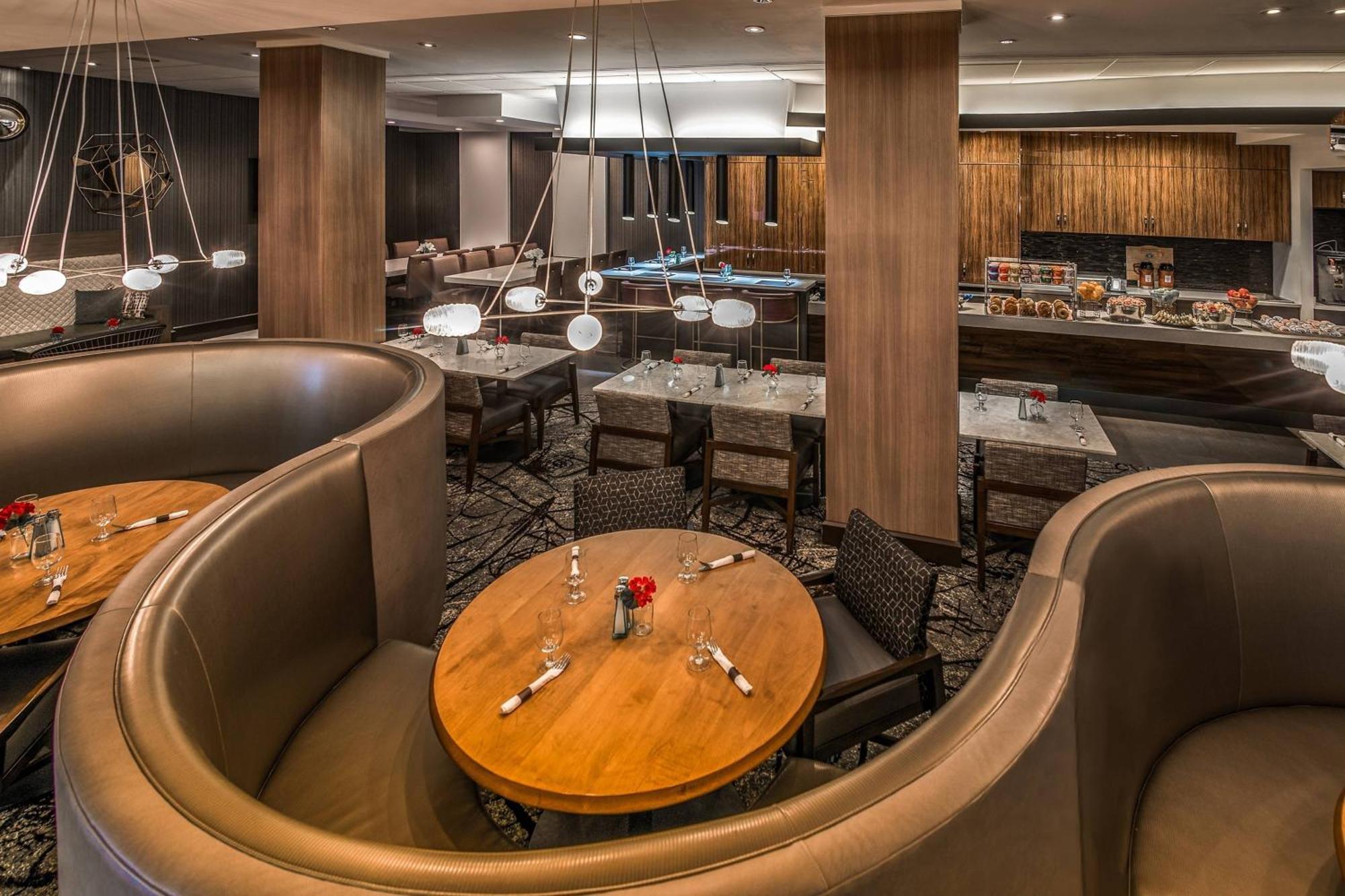 Courtyard By Marriott Chevy Chase Hotel 3*