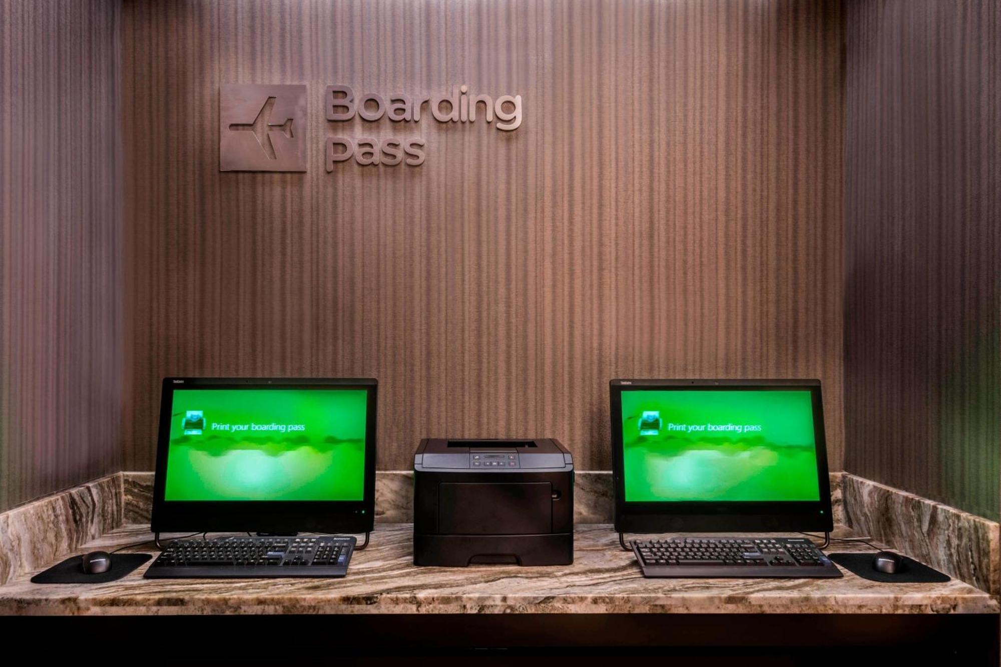 Courtyard By Marriott Chevy Chase Hotel