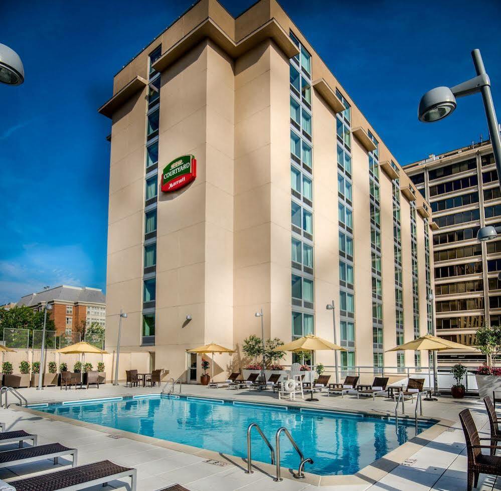 Courtyard By Marriott Chevy Chase 3*