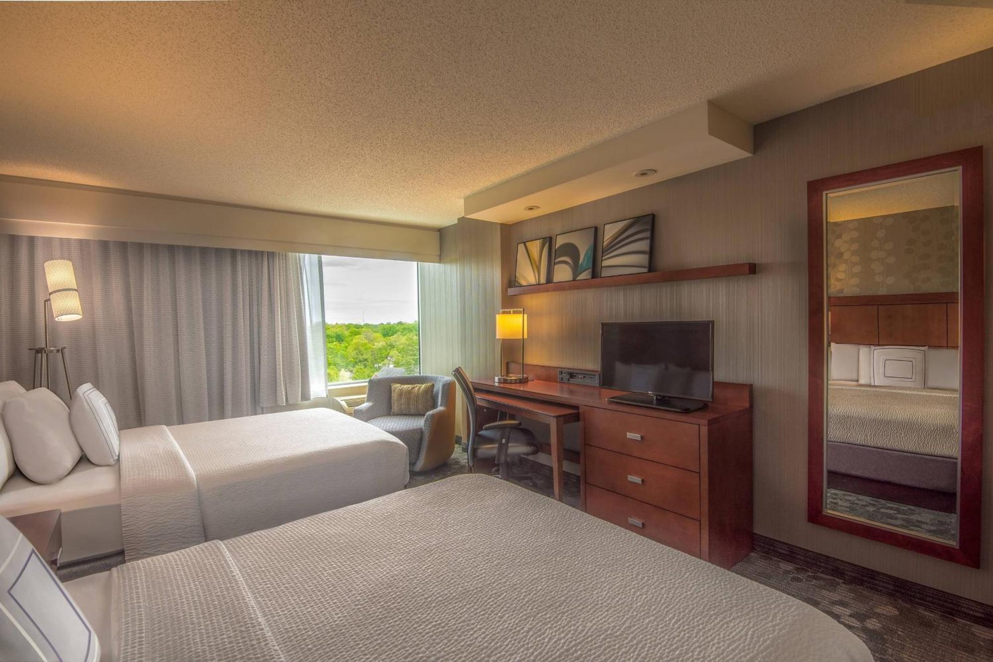 Courtyard By Marriott Chevy Chase Bethesda