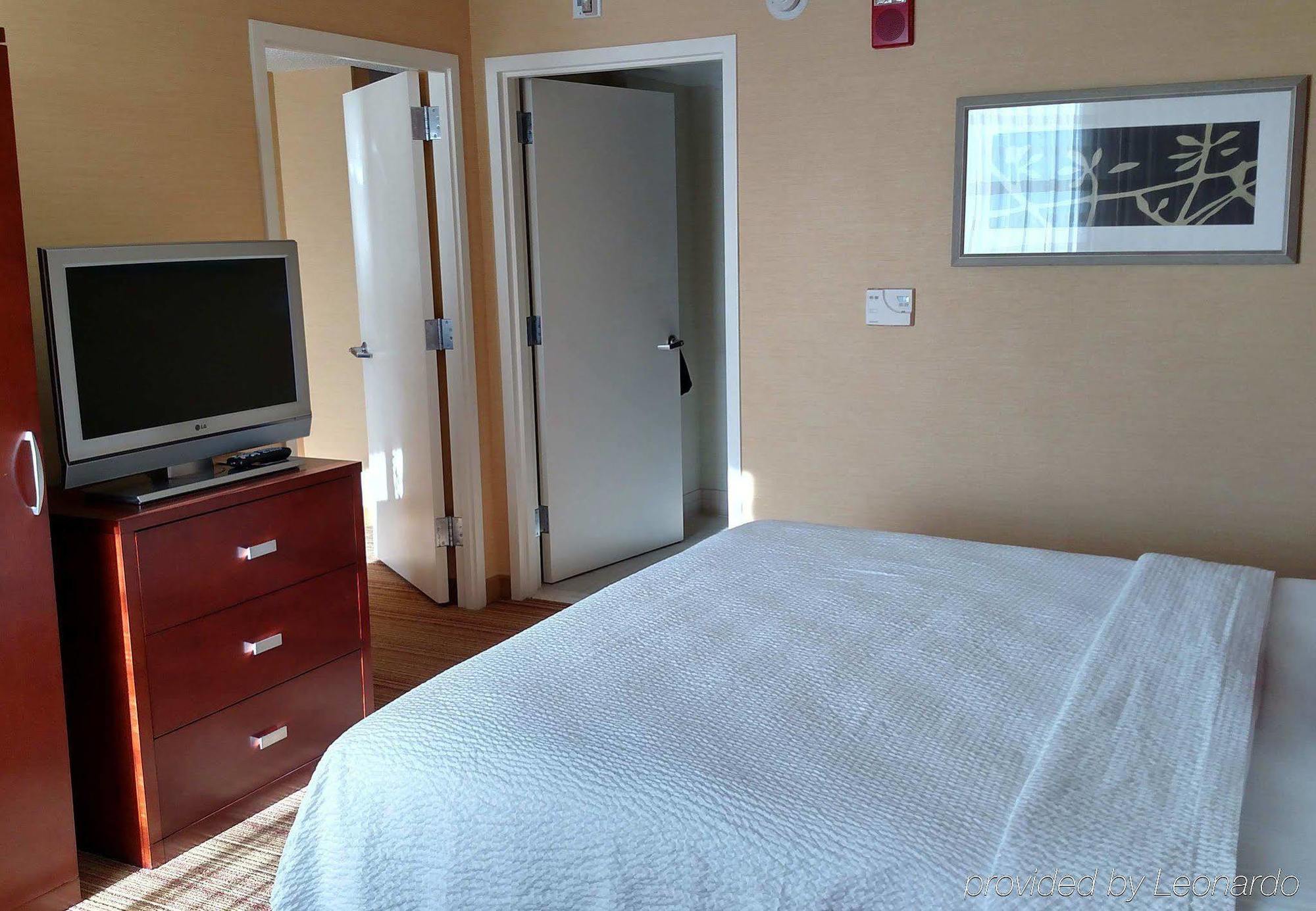 Courtyard By Marriott Chevy Chase 3*